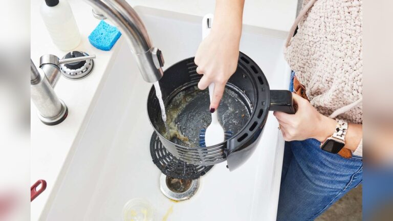how best to clean an air fryer.jpg