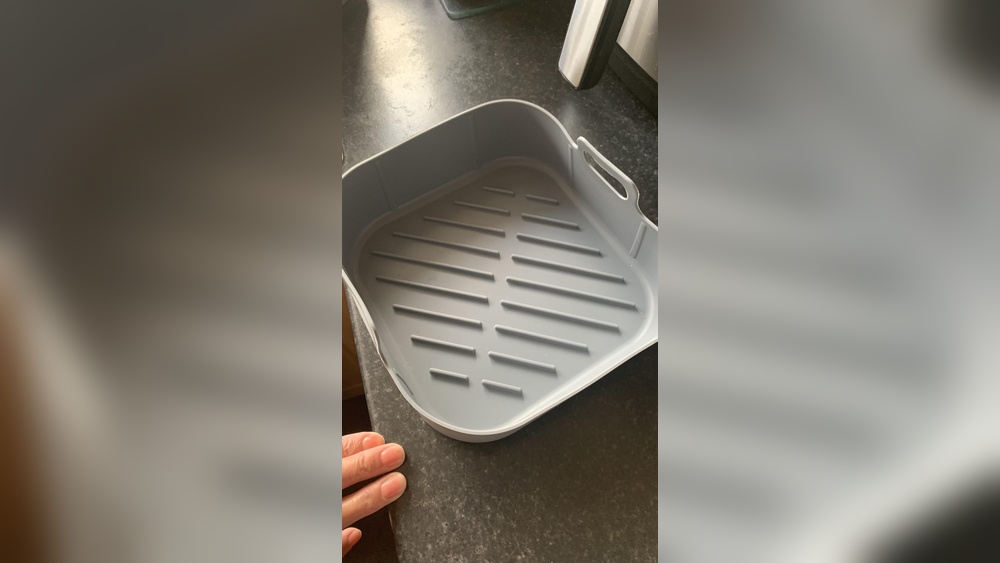 how to use silicone tray in air fryer.jpg